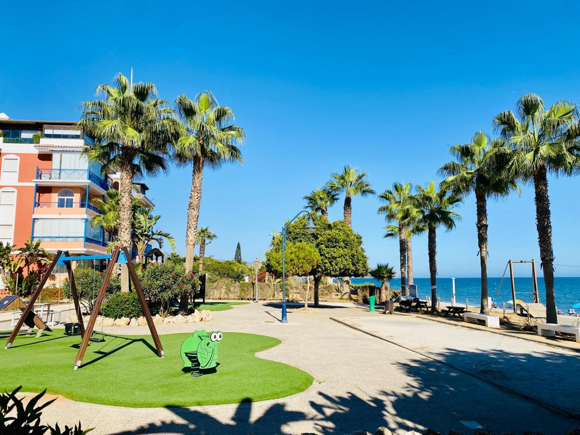 First Line Torrox Costa Apartment Luaran gambar
